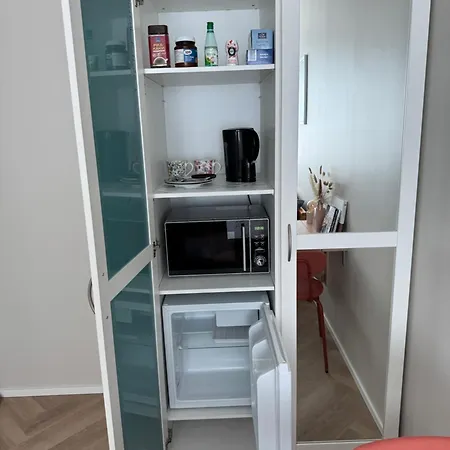 Short In The Center With Free Parking 民宿