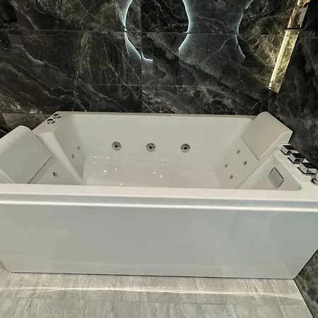 Haemeenpuisto Private & טמפרה